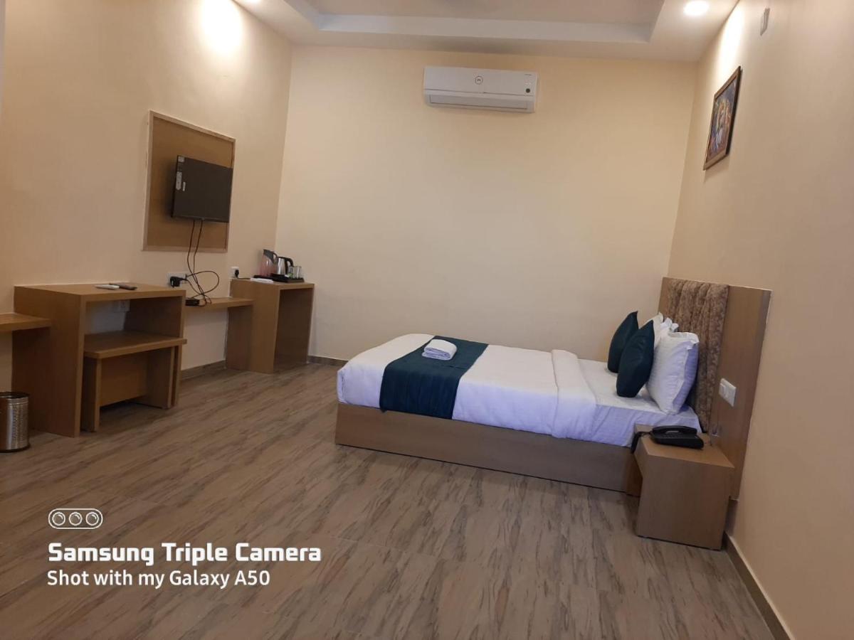 Hotel Fun Park Sanand Ngoại thất bức ảnh