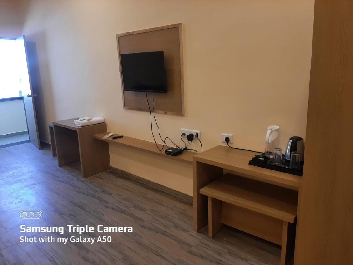 Hotel Fun Park Sanand Ngoại thất bức ảnh
