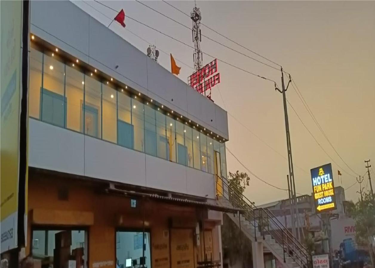 Hotel Fun Park Sanand Ngoại thất bức ảnh