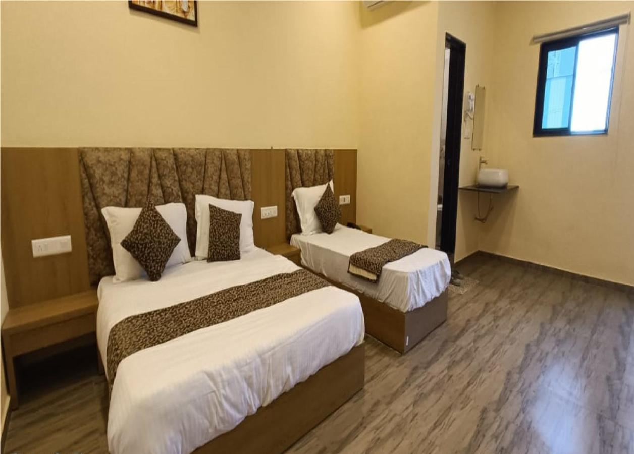 Hotel Fun Park Sanand Ngoại thất bức ảnh