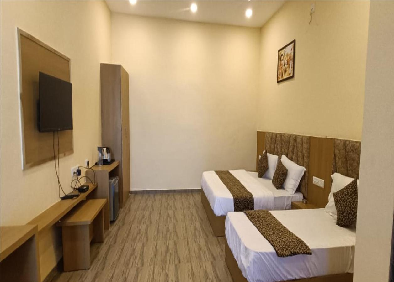 Hotel Fun Park Sanand Ngoại thất bức ảnh