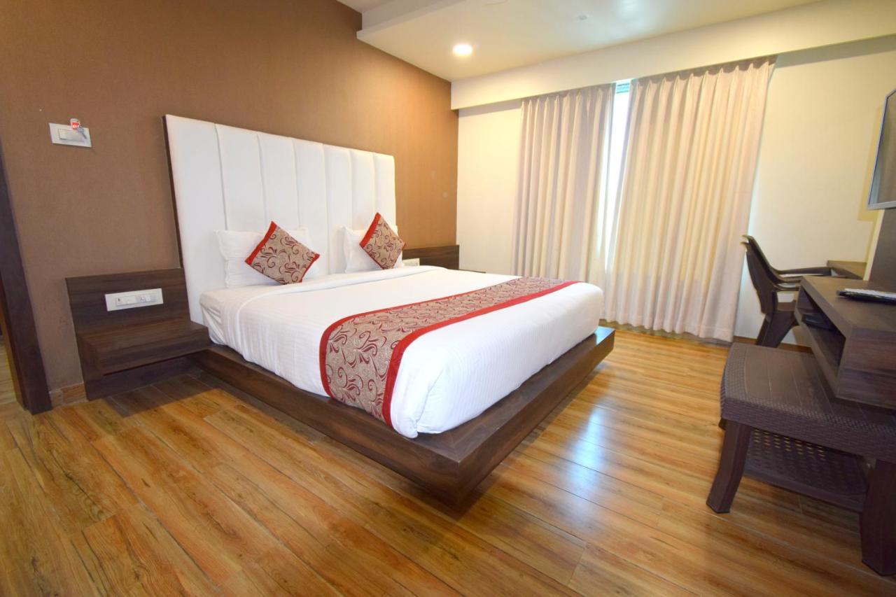Hotel Fun Park Sanand Ngoại thất bức ảnh